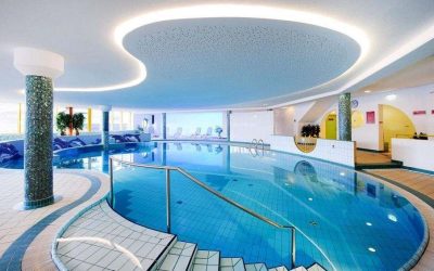 outdoor-pool-better-or-indoor-one1 استخر روباز بهتر است یا سرپوشیده؟
